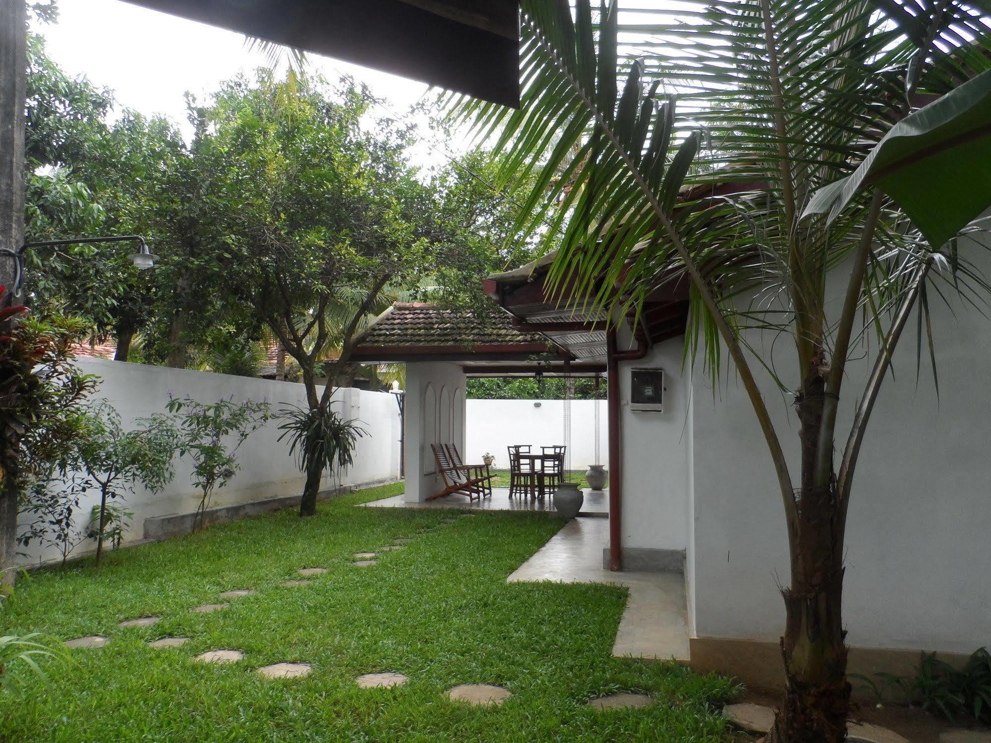 Summer Dew Villa Talpe Exterior foto